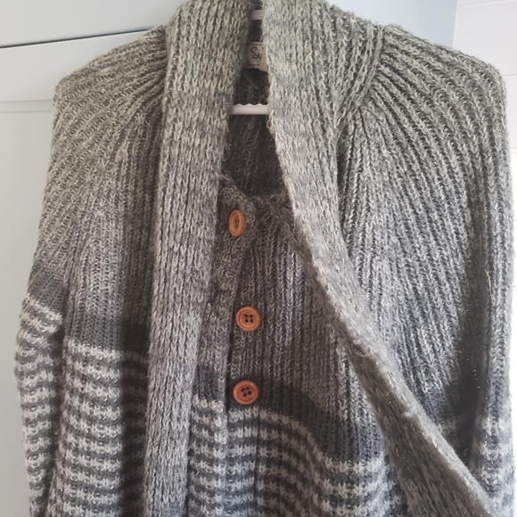 Acrtlic sweater - Picture 4 of 4